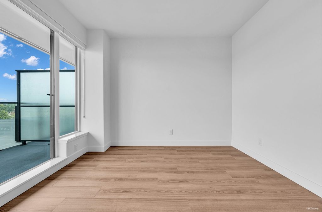 610 5593 Number 3 RD Richmond Richmond For Sale, R3042393 - StrawHomes.com