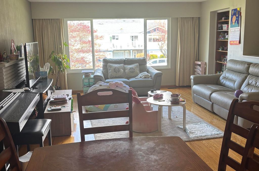 6551 Azure RD Richmond Richmond For Sale, R2988751 - StrawHomes.com