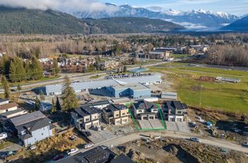 1005 Phare Crescent Pemberton, Pemberton Apartments for sale, MLS® R2989137
