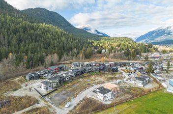 1014 Phare Crescent Pemberton, Pemberton Apartments for sale, MLS® R2949315