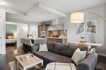 102 128 Athletes Way Vancouver, Vancouver Apartments for sale, MLS® R3097452