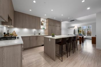 110 733 E 3rd ST North Vancouver, North Vancouver Apartments for sale, MLS® R3076591