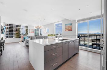 1104 15152 Russell AVE White Rock, White Rock Apartments for sale, MLS® R2970977