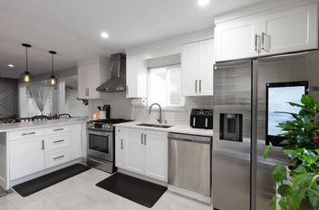12859 68a AVE Surrey, Surrey Apartments for sale, MLS® R2993291