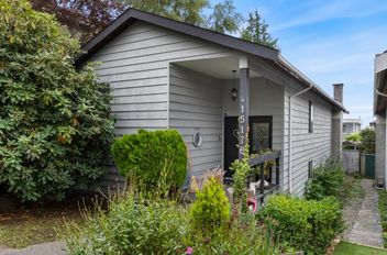 15176 Beachview AVE White Rock, White Rock Apartments for sale, MLS® R2965288