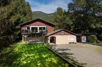 1553 Fraser RD Pemberton, Pemberton Apartments for sale, MLS® R3020209