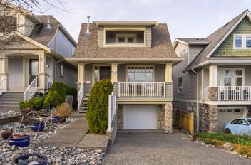 15589 Thrift AVE White Rock, White Rock Apartments for sale, MLS® R2978841