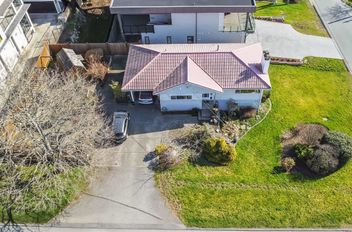 15761 Cliff AVE White Rock, White Rock Apartments for sale, MLS® R2971613