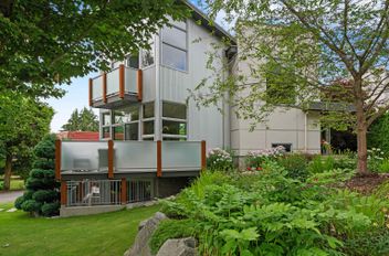 2005 Larson RD North Vancouver, North Vancouver Apartments for sale, MLS® R3033235