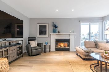 203 2440 Haywood AVE West Vancouver, West Vancouver Apartments for sale, MLS® R3025492