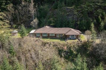 21703 Thacker Mtn RD Hope, Hope Apartments for sale, MLS® R2986029