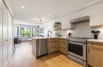 240 2565 W Broadway AVE Vancouver, Vancouver Apartments for sale, MLS® R3002621