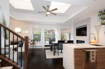 250 E 10th ST North Vancouver, North Vancouver Apartments for sale, MLS® R3072914