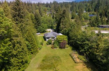 2557 Miles RD Roberts Creek, Roberts Creek Apartments for sale, MLS® R3003609