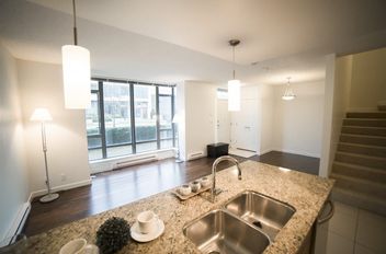 3 7360 Elmbridge Way Richmond, Richmond Apartments for sale, MLS® R2953732