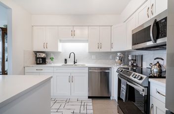 301 31955 Old Yale RD Abbotsford, Abbotsford Apartments for sale, MLS® R2998865