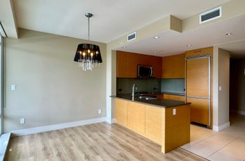306 15152 Russell AVE White Rock, White Rock Apartments for sale, MLS® R2966233