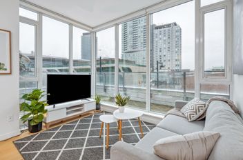 315 13438 Central AVE Surrey, Surrey Apartments for sale, MLS® R2982235