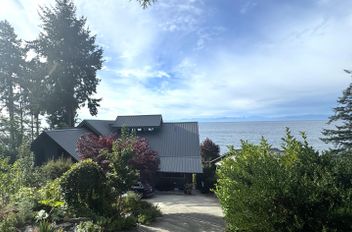 3387 Beach AVE Roberts Creek, Roberts Creek Apartments for sale, MLS® R2962428