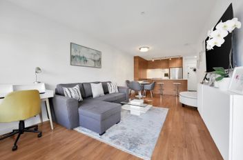 402 1677 Lloyd AVE North Vancouver, North Vancouver Apartments for sale, MLS® R3001229