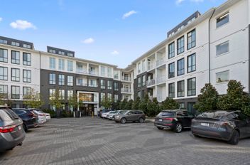 409 14968 101a AVE Surrey, Surrey Apartments for sale, MLS® R2988841