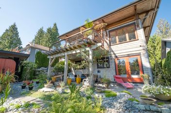 557 Central AVE Gibsons, Gibsons Apartments for sale, MLS® R2968886