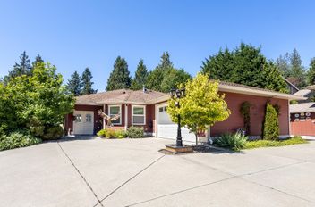 5573 Nickerson RD Sechelt, Sechelt Apartments for sale, MLS® R3027430