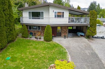 5724 Salmon DR Sechelt, Sechelt Apartments for sale, MLS® R3002329