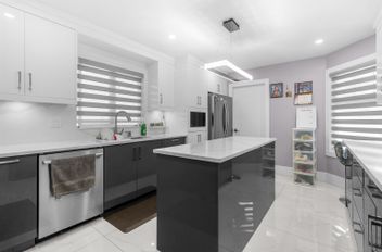 7068 129a ST Surrey, Surrey Apartments for sale, MLS® R3016894