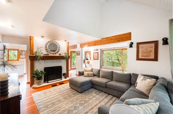 733 Windjammer RD Bowen Island, Bowen Island Apartments for sale, MLS® R3020105