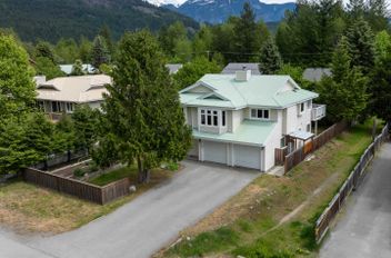 7398 Larch ST Pemberton, Pemberton Apartments for sale, MLS® R3003567