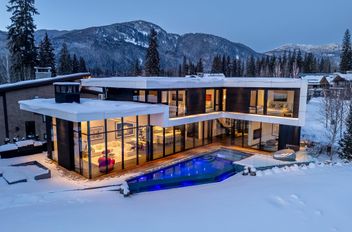 8080 Cypress PL Whistler, Whistler Apartments for sale, MLS® R2999091