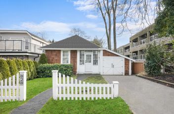 828 Kent ST White Rock, White Rock Apartments for sale, MLS® R3019261