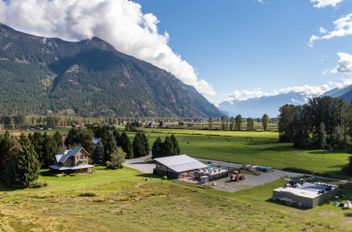 8891 Pemberton Meadows RD Pemberton, Pemberton Apartments for sale, MLS® R3005758