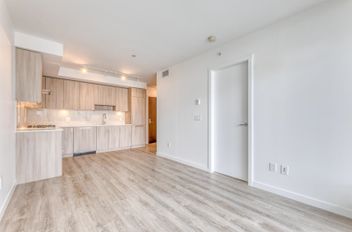 910 13350 Central AVE Surrey, Surrey Apartments for sale, MLS® R3026009