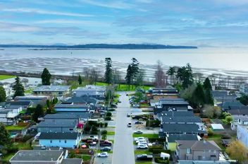 942 Lee ST White Rock, White Rock Apartments for sale, MLS® R3009525