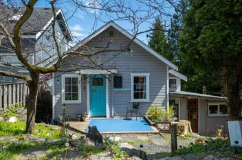 987 Dorman RD Bowen Island, Bowen Island Apartments for sale, MLS® R3032018