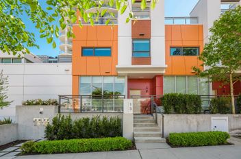 TH13 10388 133 ST Surrey, Surrey Apartments for sale, MLS® R2998555