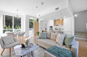 TH2 13387 Old Yale RD Surrey, Surrey Apartments for sale, MLS® R3003396