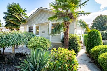 101 4510 Sunshine Coast HWY Sechelt, Sechelt Apartments for sale, MLS® R2919439