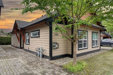 104 518 Shaw RD Gibsons, Gibsons Apartments for sale, MLS® R2969707