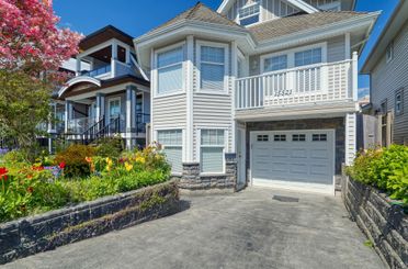15521 Goggs AVE White Rock, White Rock Apartments for sale, MLS® R2997140