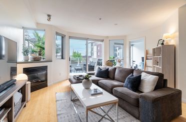 203 122 E 3rd ST North Vancouver, North Vancouver Apartments for sale, MLS® R3002313