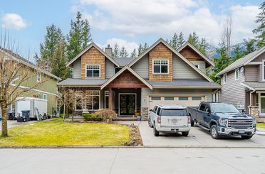 3 1355 Depot RD Squamish, Squamish Apartments for sale, MLS® R2978334