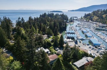 5755 Telegraph Trail West Vancouver, West Vancouver Apartments for sale, MLS® R3003435