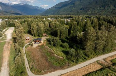 7320 Macrae RD Pemberton, Pemberton Apartments for sale, MLS® R2916674