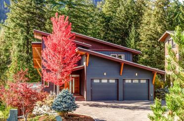 7457 Dogwood ST Pemberton, Pemberton Apartments for sale, MLS® R3012290