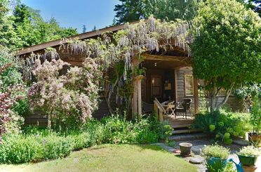 8084 Redrooffs RD Halfmoon Bay, Halfmoon Bay Apartments for sale, MLS® R3011739