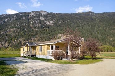 899 Erickson RD Pemberton, Pemberton Apartments for sale, MLS® R2975160