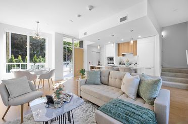 TH2 13387 Old Yale RD Surrey, Surrey Apartments for sale, MLS® R3003396